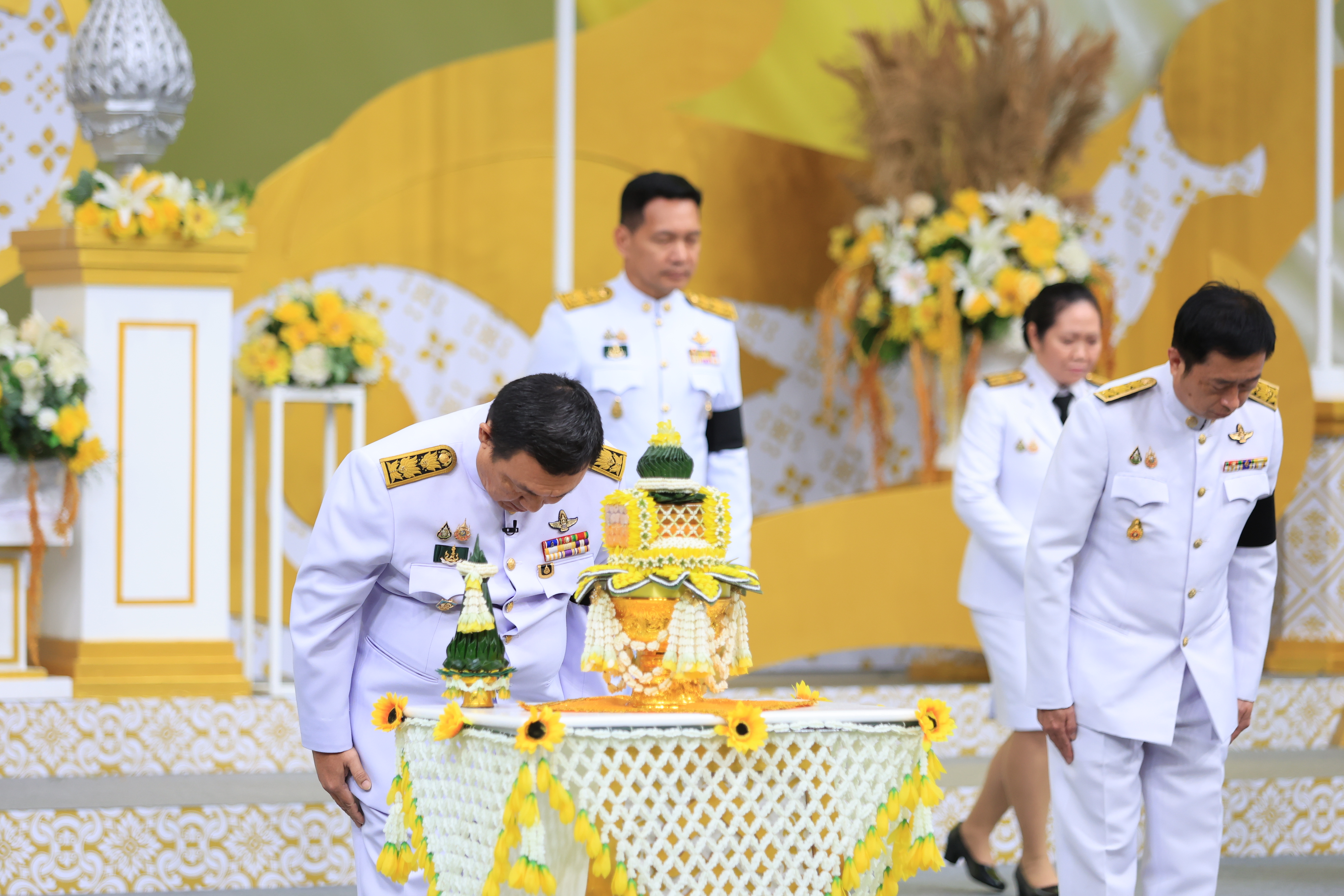 title - คณะผู้บริหาร ส.ป.ก. บันทึกเทปถวายพระพรชัยมงคล เนื่องในโอกาสมหามงคลเฉลิมพระชนมพรรษา 74 พรรษา พระบาทสมเด็จพระปรเมนทรรามาธิบดีศรีสินทร มหาวชิราลงกรณ พระวชิรเกล้าเจ้าอยู่หัว